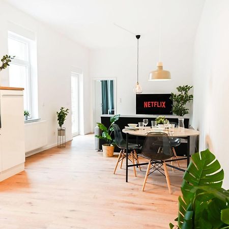 50Qm Apartment In Krefeld Zentral Gelegen Mit Hohen Decken - Beuys Apartments - Krefeld Bagian luar foto