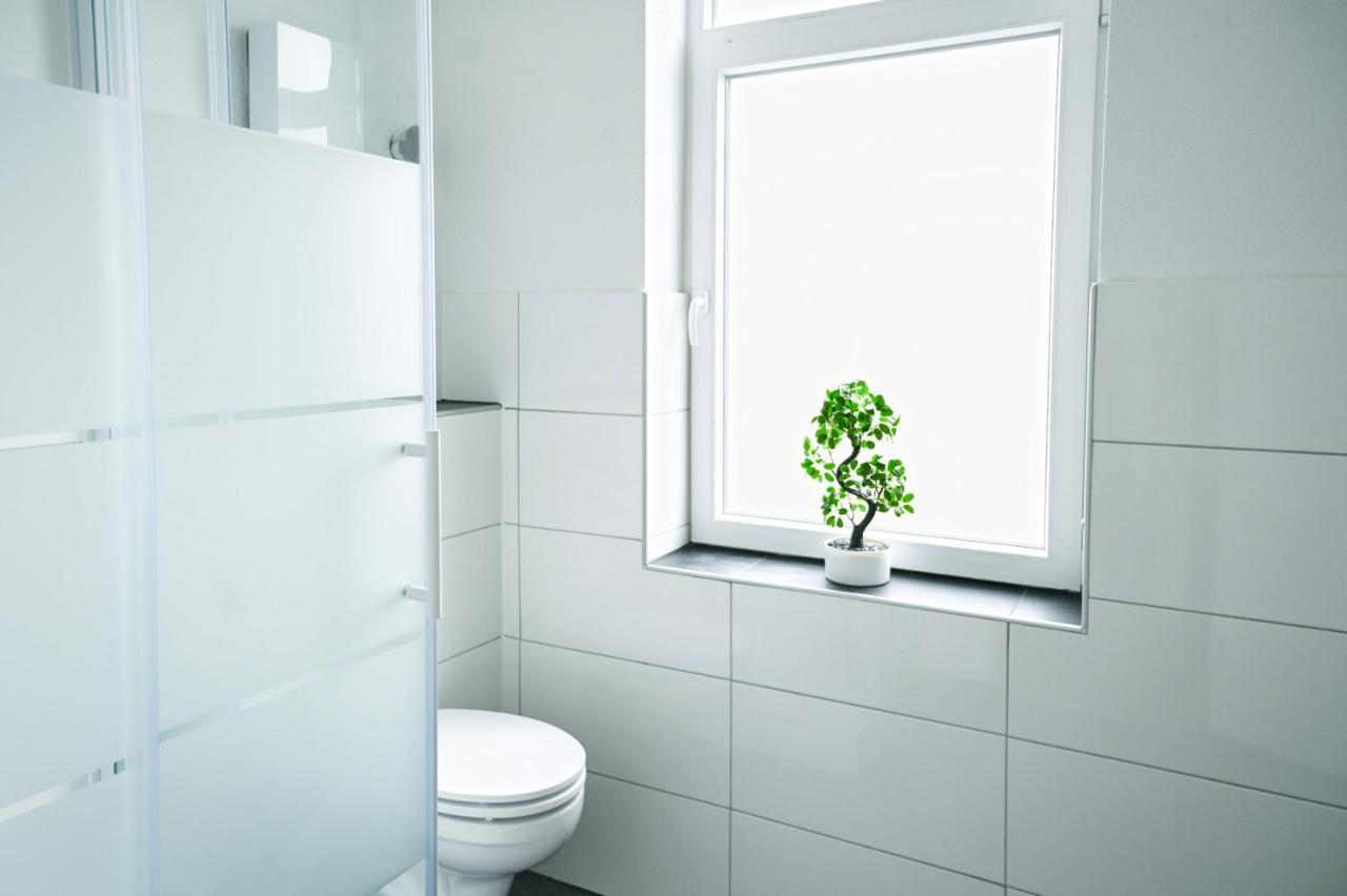 50Qm Apartment In Krefeld Zentral Gelegen Mit Hohen Decken - Beuys Apartments - Krefeld Bagian luar foto